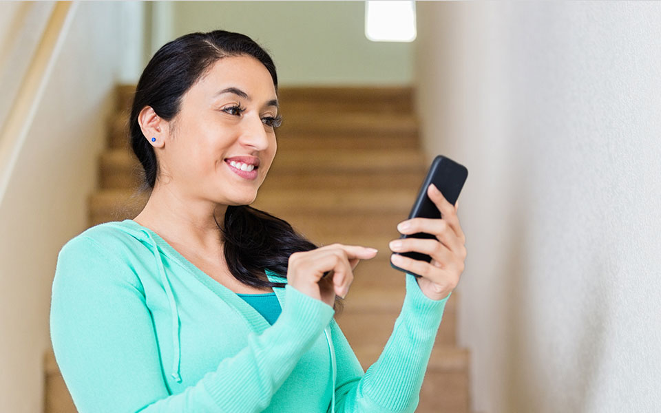 woman with smart phone
